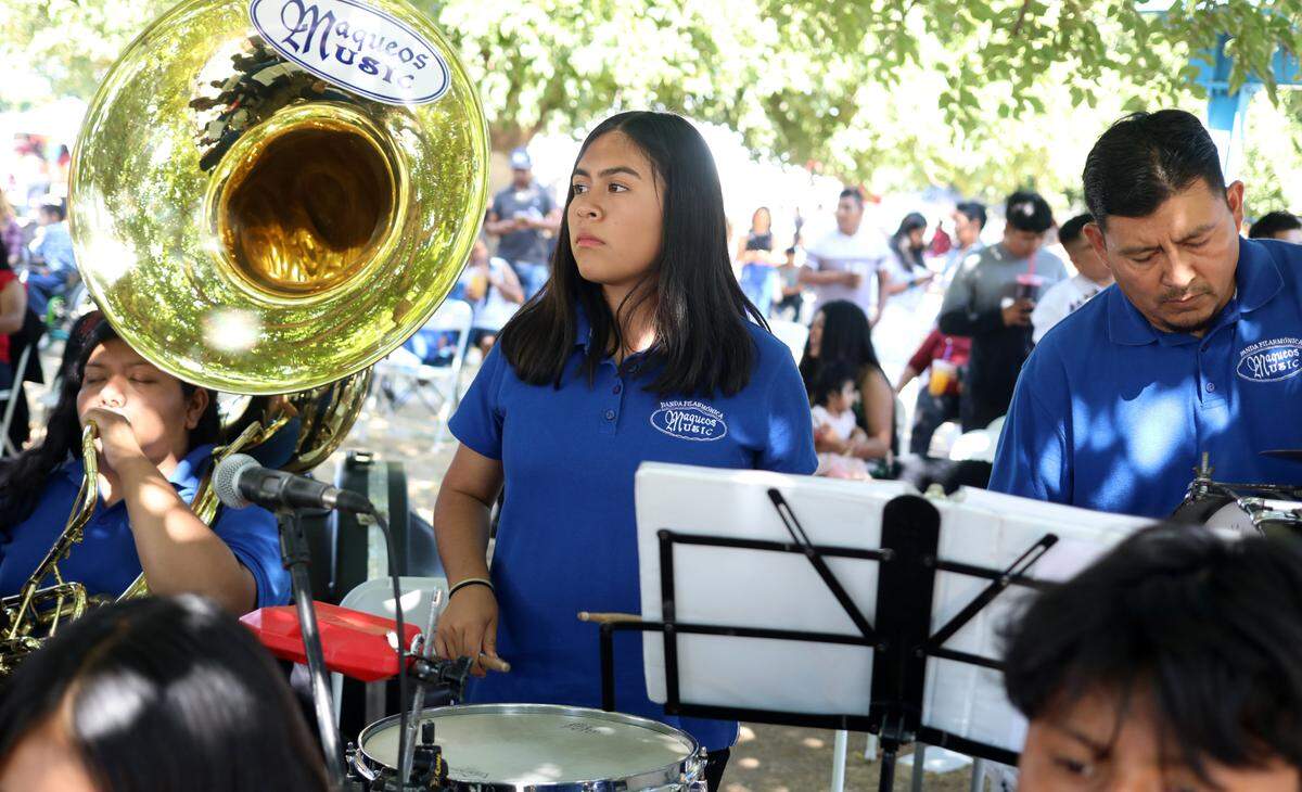Alumnos de Maqueos Music tocaron la música para varias de las danzas de la Guelaguetza Fresno 2023 que se llevó a cabo el domingo.