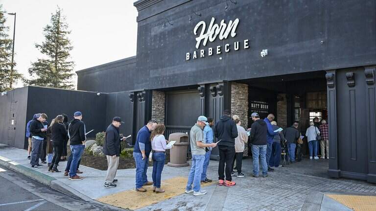 Horn BBQ is open. Here’s a look inside the famous chef’s first Fresno restaurant