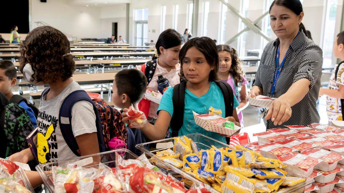 Fresno Unified trustees voted unanimously at a board meeting Wednesday, Feb. 8, 2023, to bring on 10 additional chefs to help meet students’ and families’ overwhelming demands for better food.