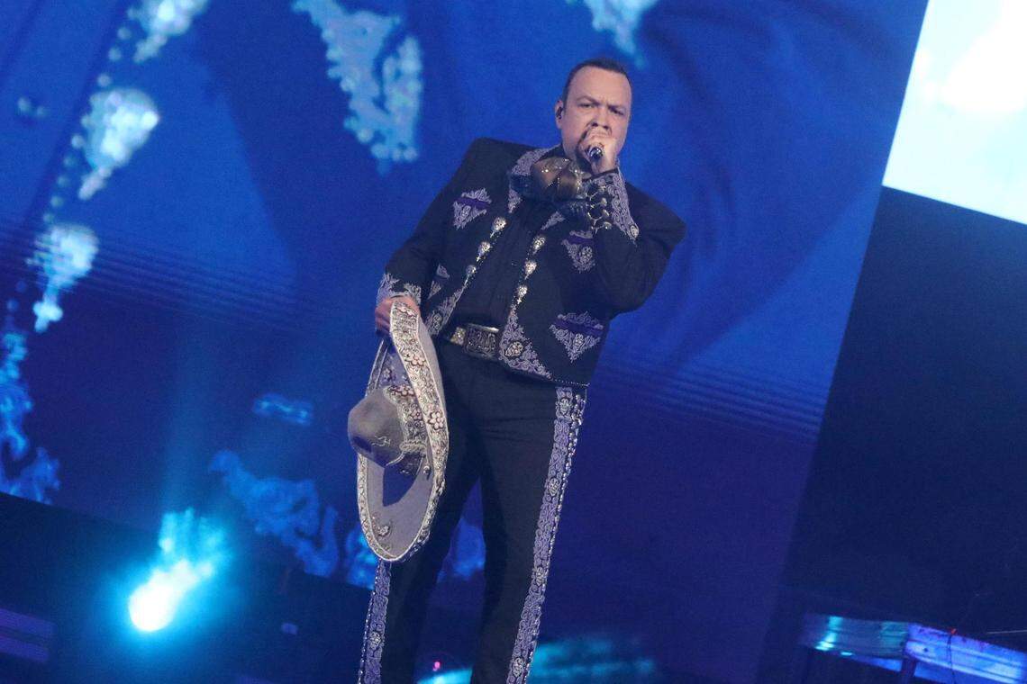 Pepe Aguilar volvió solo a los escenarios con un show que no decepcionó a sus fanáticos en el Valle Central deleitando a su público del Save Mart Center en Fresno el pasado sábado 22 de julio con los éxitos a lo largo de su carrera durante dos horas de pura música mexicana.