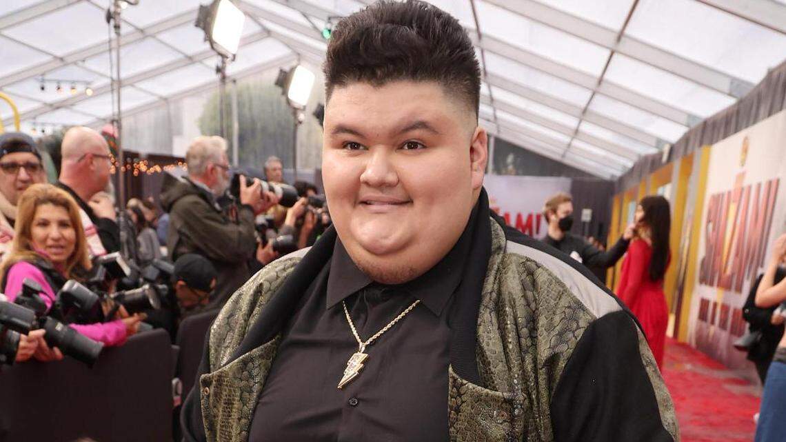 Jovan Armand durante el estreno de "Shazam! Fury of the Gods' en Los Ángeles.