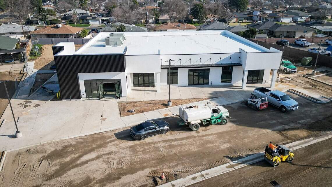 What’s the construction at this Fresno corner? A chain coffee shop, more coming