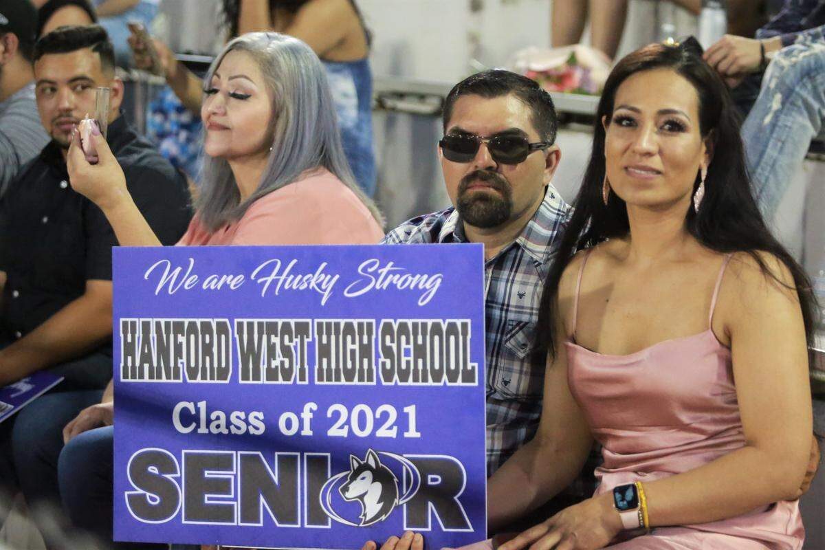 Edison Scholar Vanessa Peralta Sánchez dedicates her high school diploma to her Mexican-born parents – Ibán Peralta and Celerina Sánchez, who had worked so much to provide for their family. Her mother is from Coahuayana, Michoacán and her father is from Tecomán, Colima.