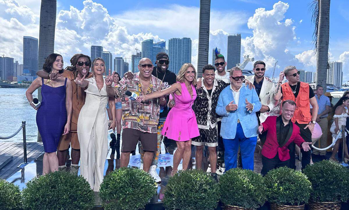 “El Gordo y La Flaca”, el programa al aire más longevo de la televisión en español de Estados Unidos, cumplió el 21 de septiembre 25 años, que celebró con una transmisión especial desde la ciudad de Miami con todos sus conductores y artistas invitados.