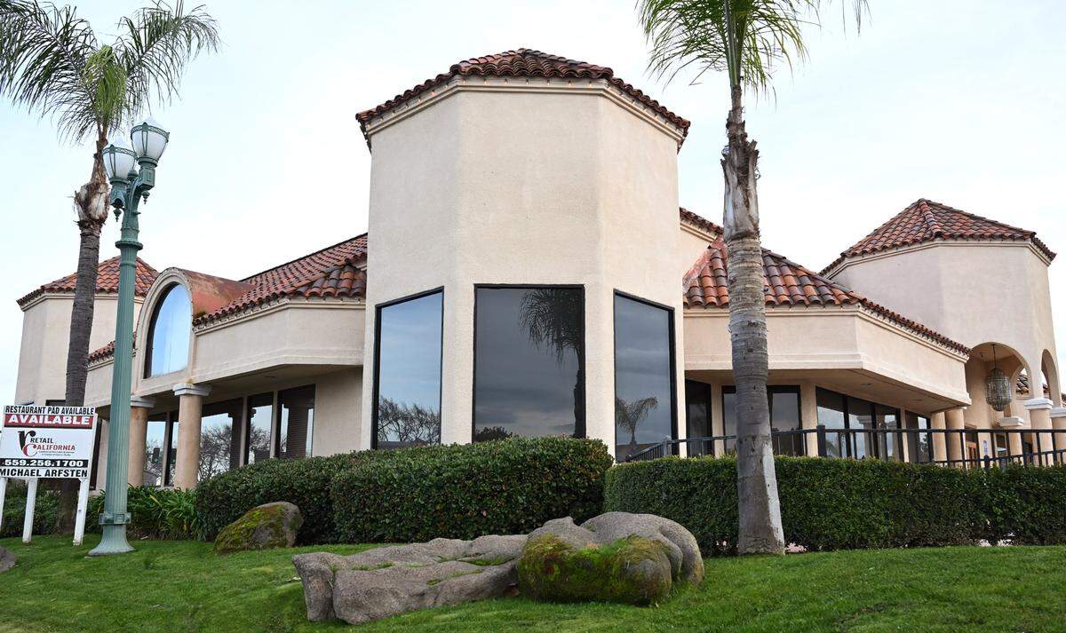 Sierra Nut House has signed a lease to move into the structure formerly the home of High Sierra Grill and before that, Tony Roma's at Bullard and West avenues. Photographed Monday, Jan. 5, 2026 in Fresno.
