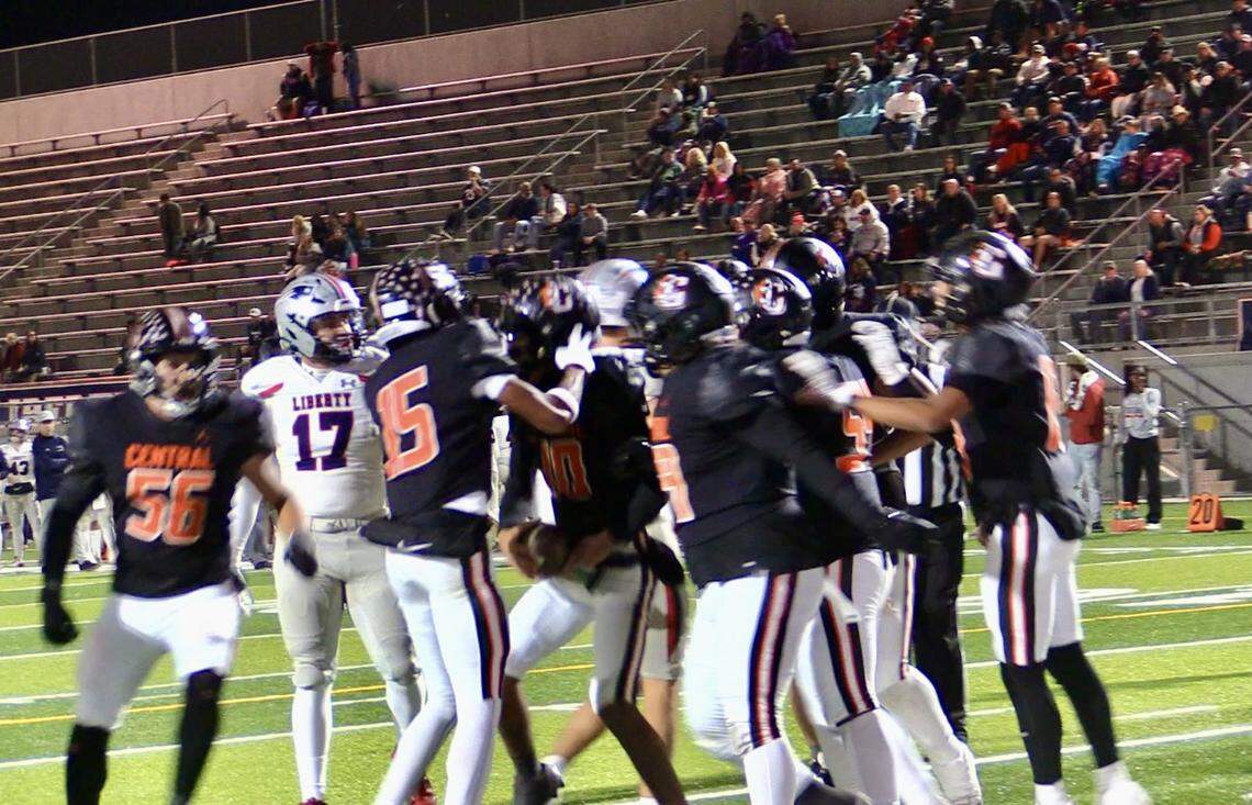 Jelani Dippel is congratulated after a rushing touchdown against Liberty-Bakersfield on Friday, Nov. 8, 2024.