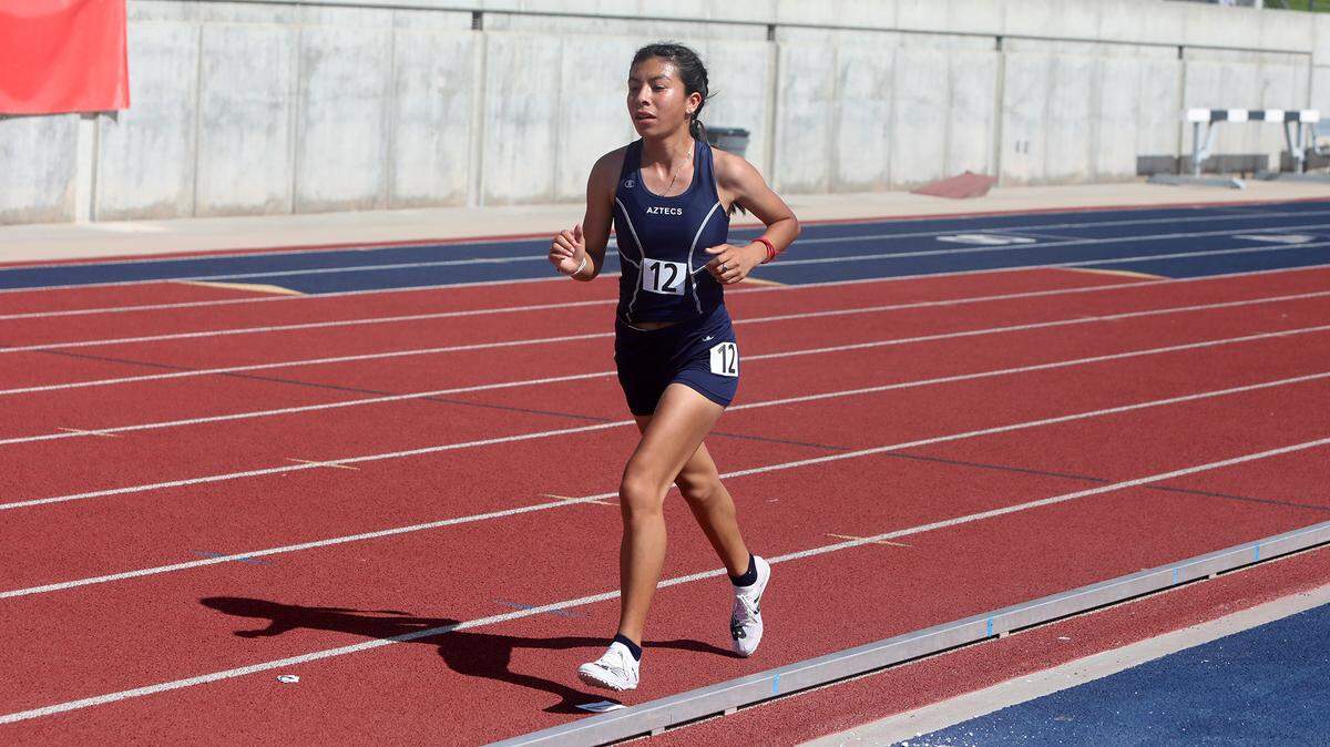 Farmersville High senior Julissa Ávila.