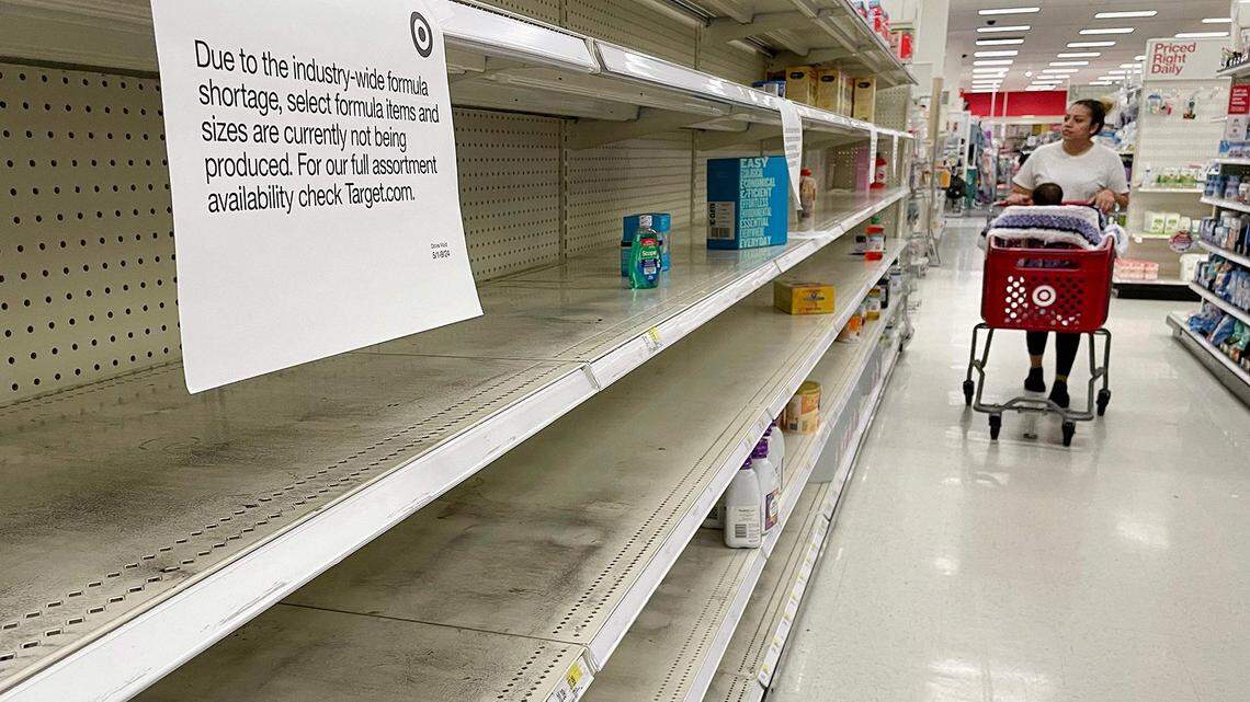 Una mujer acude a comprar fórmula láctea para bebés en Target, en Maryland, el mes pasado. Aunque en un principio la escasez de leche de fórmula en todo el país parecía no afectar a muchas localidades de Sacramento, los nuevos datos indican que Sacramento es ahora la ciudad más afectada por la escasez.