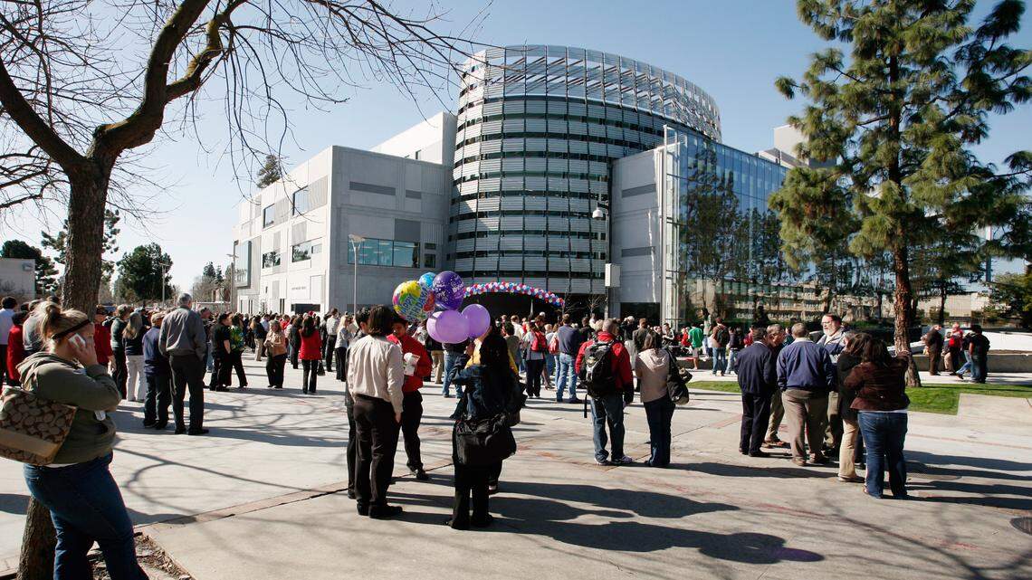 Students, guests and staff gather around the new Henry Madden Library expansion at California State University, Fresno for a ribbon-cutting ceremony to open the facility in February 2009.