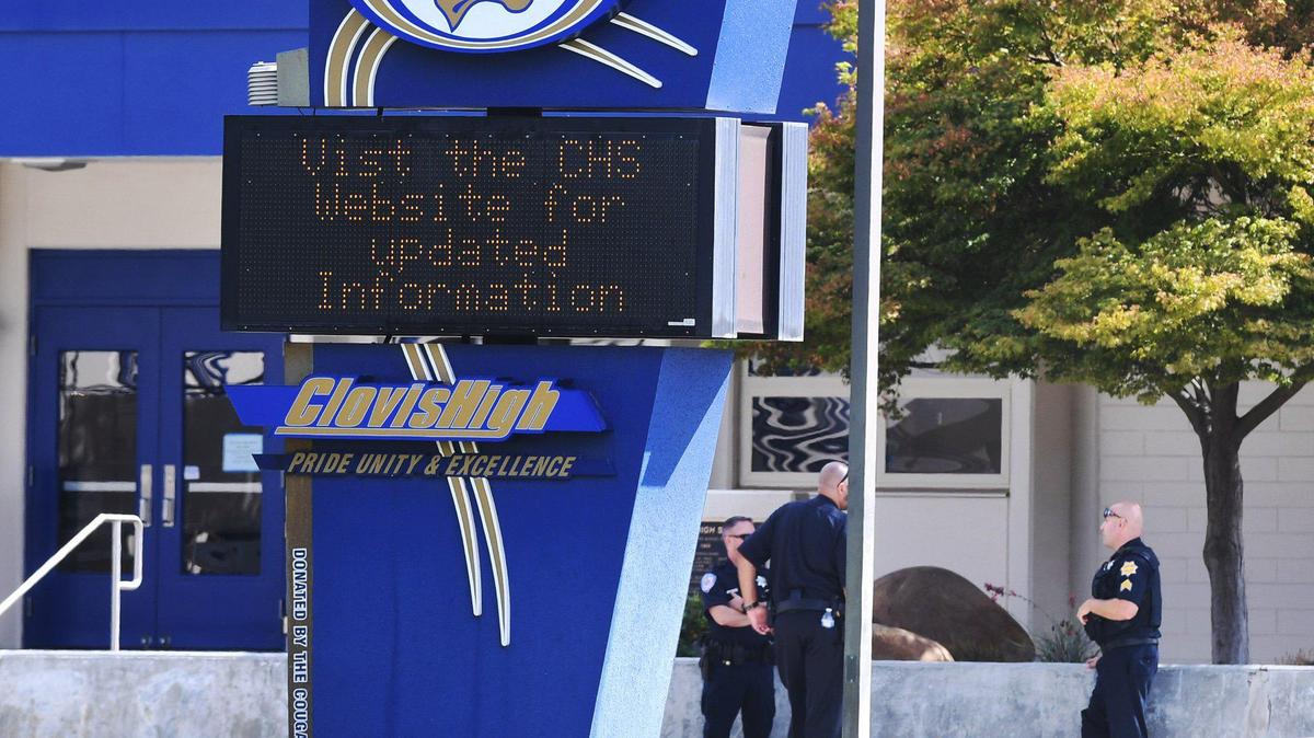 Clovis Police officers stand on the Clovis High campus Tuesday afternoon, Sept. 20, 2022 in Clovis.