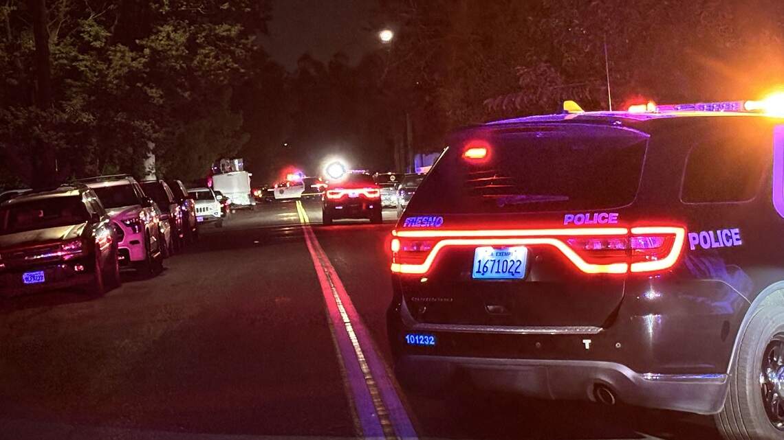 Man in his 20s shot in Fresno neighborhood near Hazelwood Blvd., police say