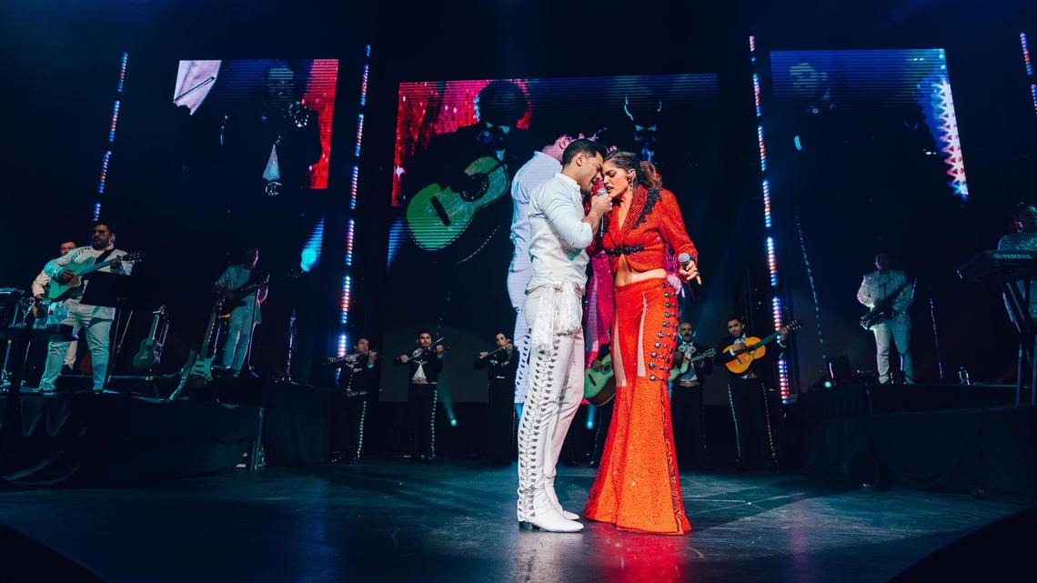 Carlos Rivera cierra su gira ‘Carlos XX US Tour’ con éxito en Los Ángeles con la participación especial de Ana Bárbara.