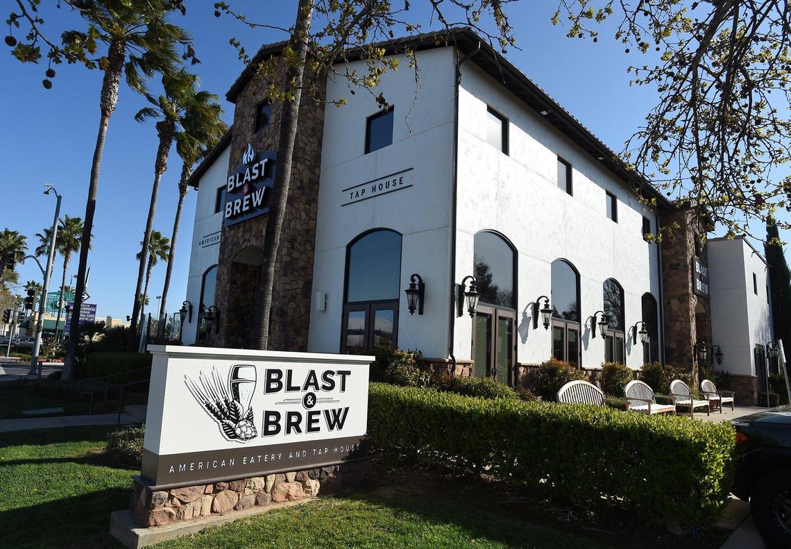 The new Blast & Brew has opened in northwest Fresno near Palm and Herndon avenues, in the remodeled Piazza Del Pane. It features self-serve craft beer taps, a full bar, gourmet pizzas, sandwiches and what company President/CEO John Ferdinandi calls “sophisticated comfort food.”