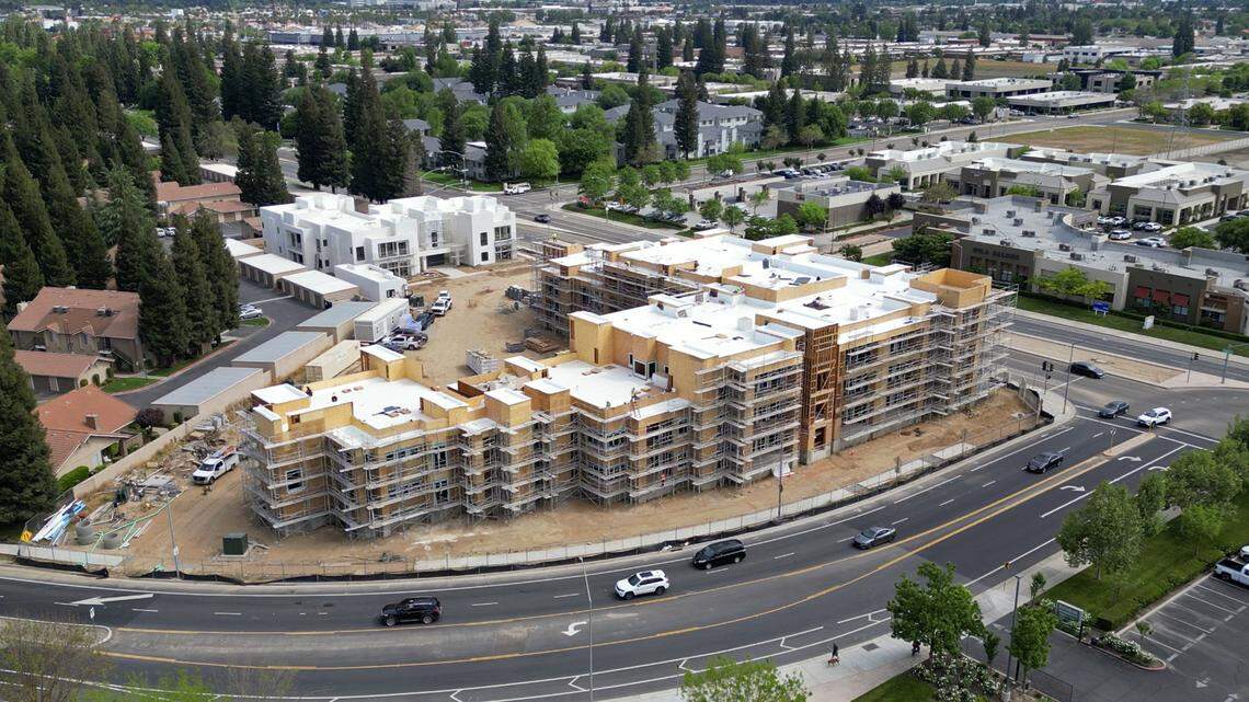 Luxury apartments under construction in Fresno a walk away from shopping centers
