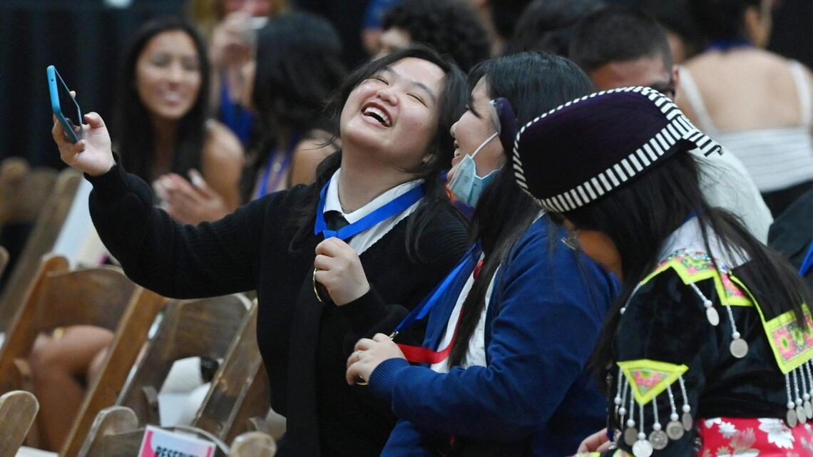 Preparatoria en Fresno es líder en el distrito en alumnos lingüísticamente dotados