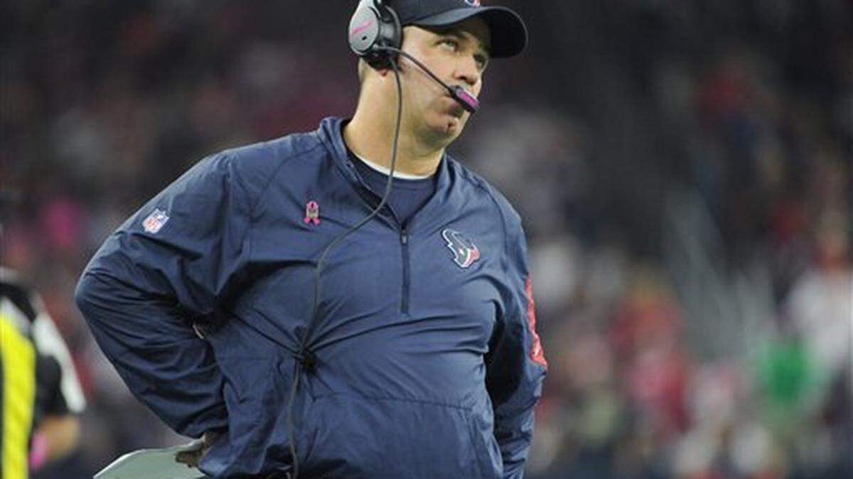 Houston Texans head coach Bill O’Brien watches from the sidelines during the first half of an NFL football game against the Indianapolis Colts, Thursday, Oct. 8, 2015, in Houston. (AP Photo/Eric Christian Smith)