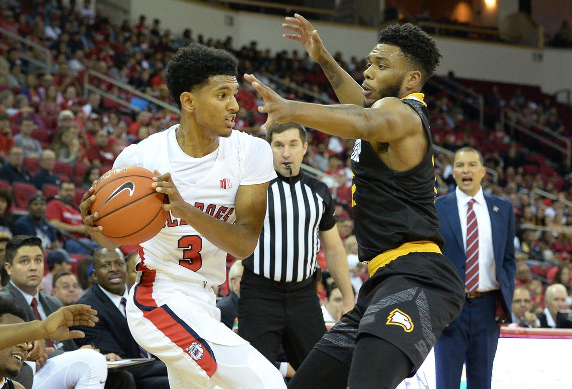 Fresno State’s Jarred Hyder looks to pass as Winthrop’s Charles Falden defends during their home opener at the Save Mart Center in Fresno on Sunday, Nov. 10, 2019. Hyder scored 26 points in the victory, hitting 8 of 12 shots.