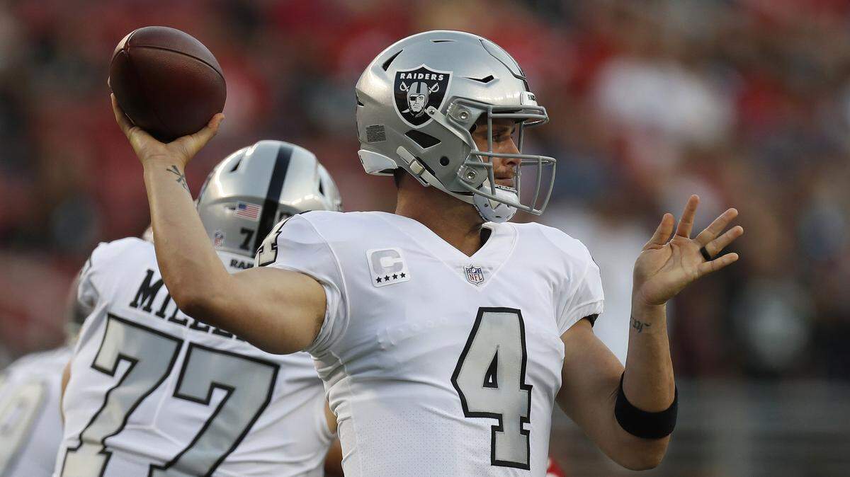 Oakland Raiders quarterback Derek Carr (4) throws against the San Francisco 49ers in the first quarter at Levi’s Stadium in Santa Clara, Calif., on Thursday, Nov. 1, 2018.