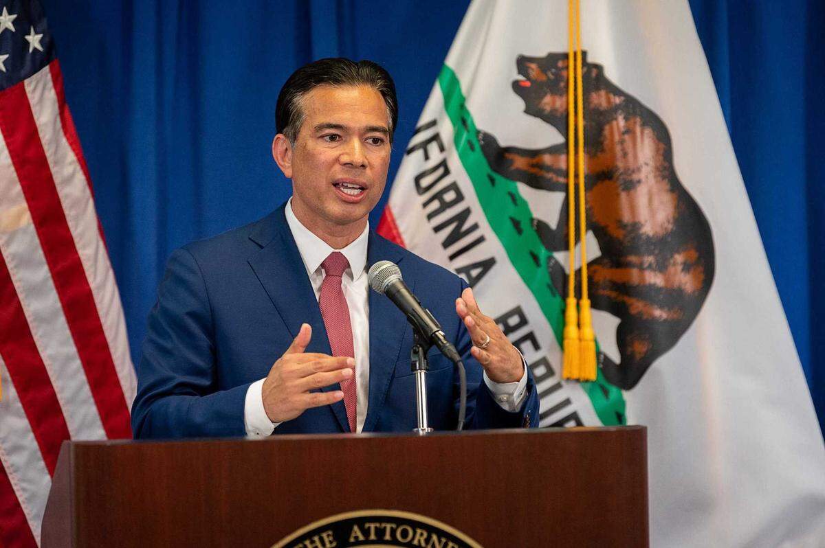 Comentarios del Fiscal General Rob Bonta después de jurar como el 34.º Fiscal General de California durante una ceremonia virtual de juramento el 23 de abril de 2021 en Sacramento.