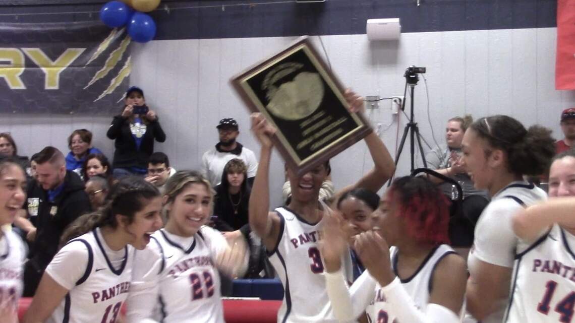 ‘Special group’ San Joaquin Memorial tops Clovis for Central Section D-I championship