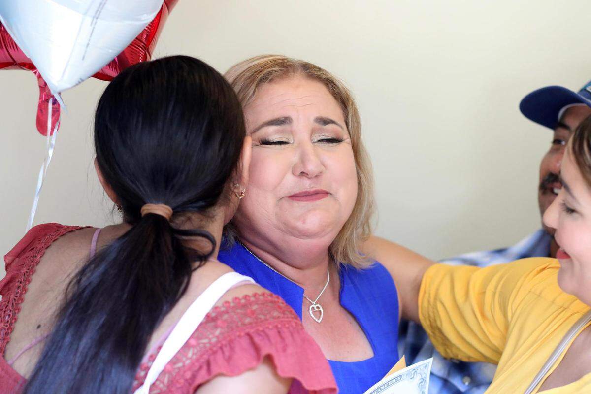 María del Rosario Díaz de Reyes fue una de las personas del Valle proveniente de varios países incluyendo México que tomaron juramento a la bandera de los Estados Unidos durante una ceremonia de naturalización en la oficina del USCIS en Fresno el martes, 18 de julio.
