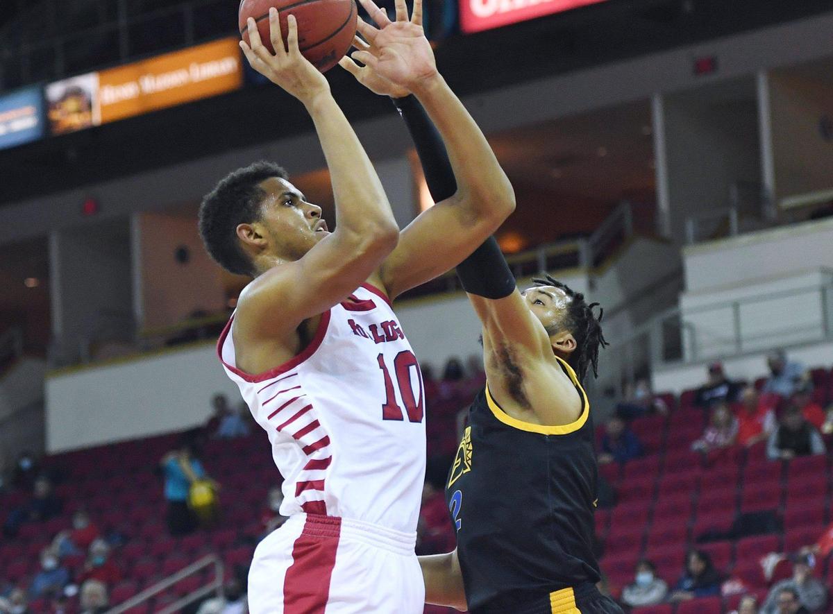 Fresno State forward Orlando Robinson gets a shot up over San Jose State’s Shon Robinson in the Bulldogs’ 79-59 victory over the Spartans Tuesday night, Jan. 11, 2022 in Fresno.