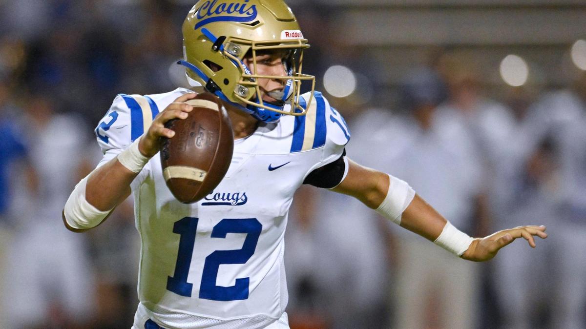 Clovis High quarterback Deagan Rose swings right to pass against Bullard Friday, Sept. 15, 2023 in Fresno.