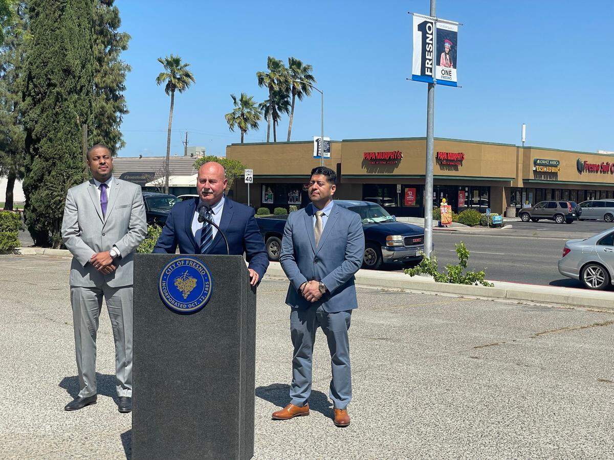 Fresno Mayor Jerry Dyer, center, Deputy Mayor Matthew Grundy, left, and Councilmember Luis Chavez, right, announce on Tuesday, April 5, 2020, the raising of “One Fresno” banners throughout the city.