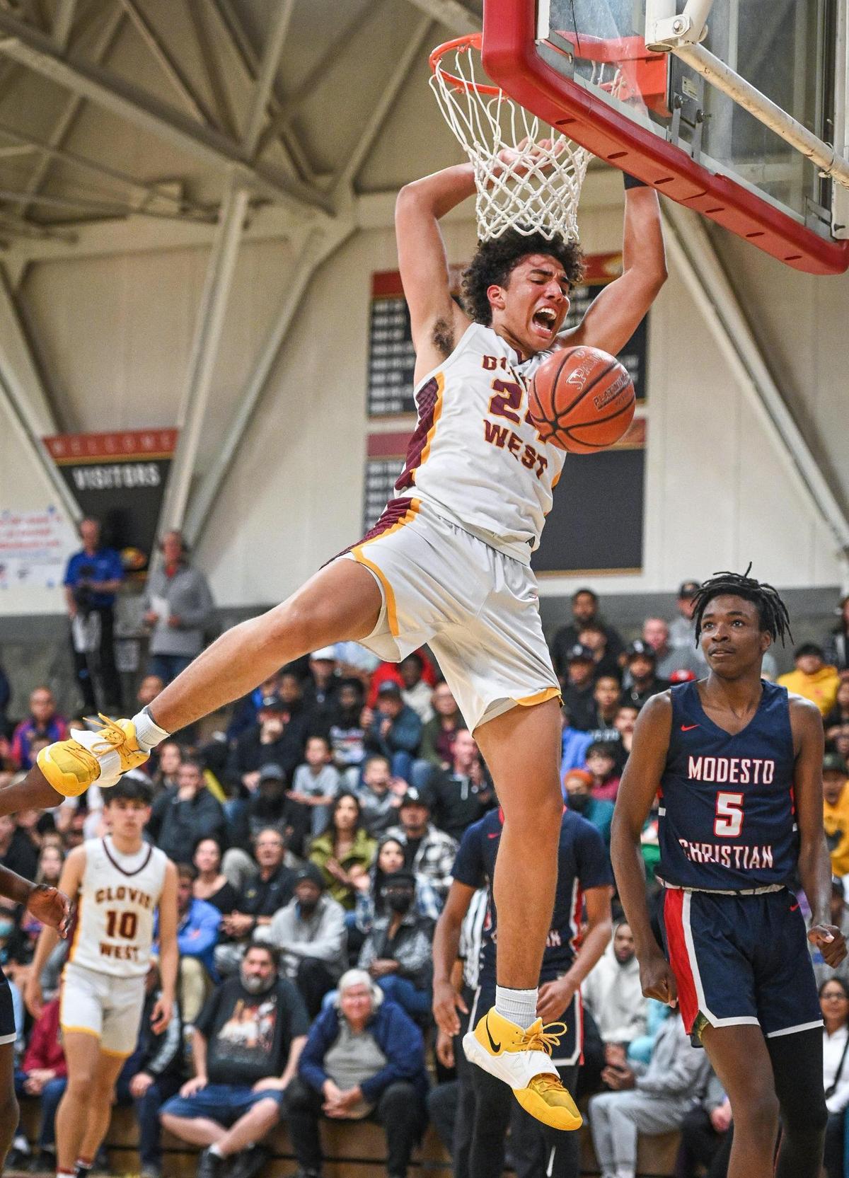 Clovis West’s Tyus Parrish-Tillman dunks the ball against Modesto Christian during their NorCal Open Division boys basketball semifinal at Clovis West on Saturday, March 5, 2022.