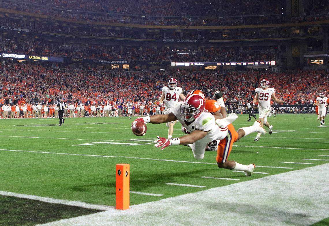 Kenyan Drake scores on a kickoff return for a 95-yard touchdown in the fourth quarter during the National Championship game between the Alabama Crimson Tide and the Clemson Tigers at the University of Phoenix Stadium on Jan. 11, 2016 in Glendale, Ariz. Alabama won 45-40.