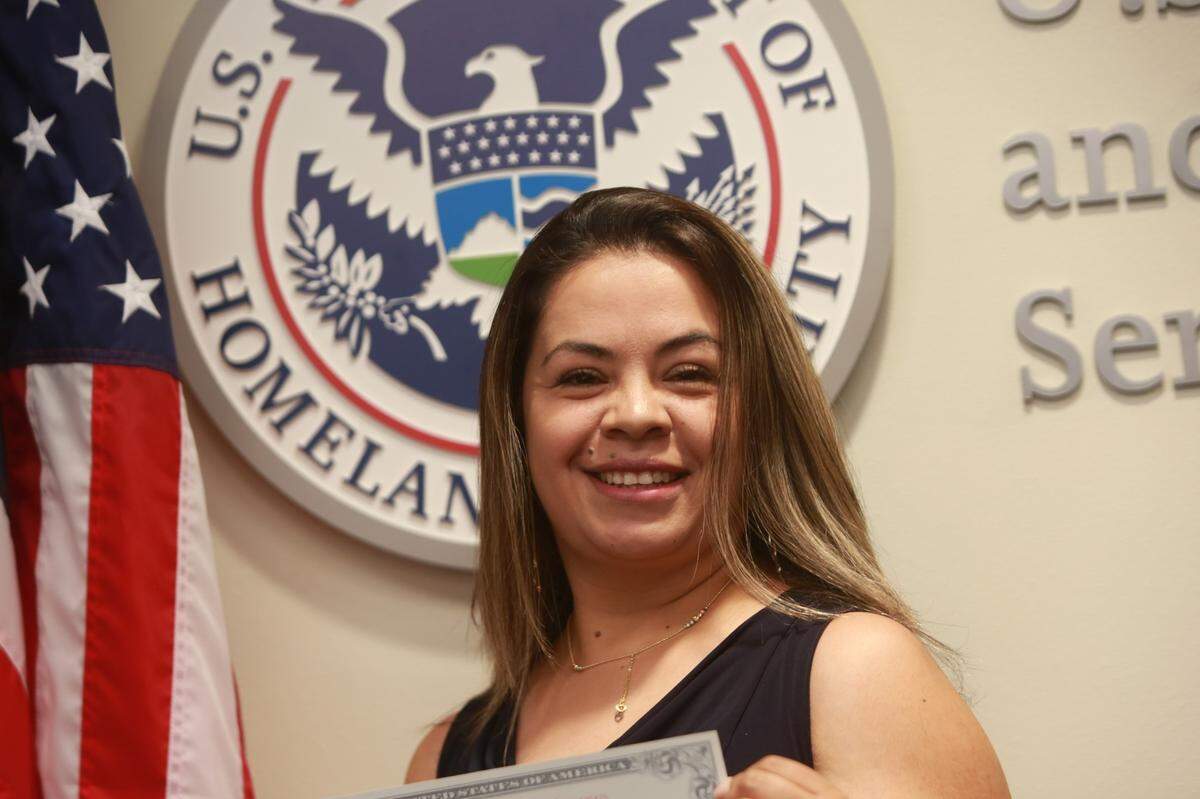 Otro de los nuevos ciudadanos que tomaron juramento a la bandera de los Estados Unidos la mañana del jueves (16 de junio) en las oficinas del Servicio de Ciudadanía e Inmigración de Estados Unidos en Fresno fue Guadalupe Arredondo, quien es originaria de la Ciudad de México y vive en la ciudad de Ceres en el condado Stanislaus.