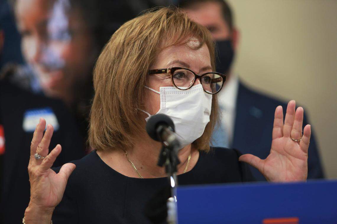 Senadora María Elena Durazo, D-Los Ángeles y presidente del Caucus Legislativo Latino de California, en la Clínica Sierra Vista el martes 27 de julio de 2021 por la mañana en Fresno, CA.