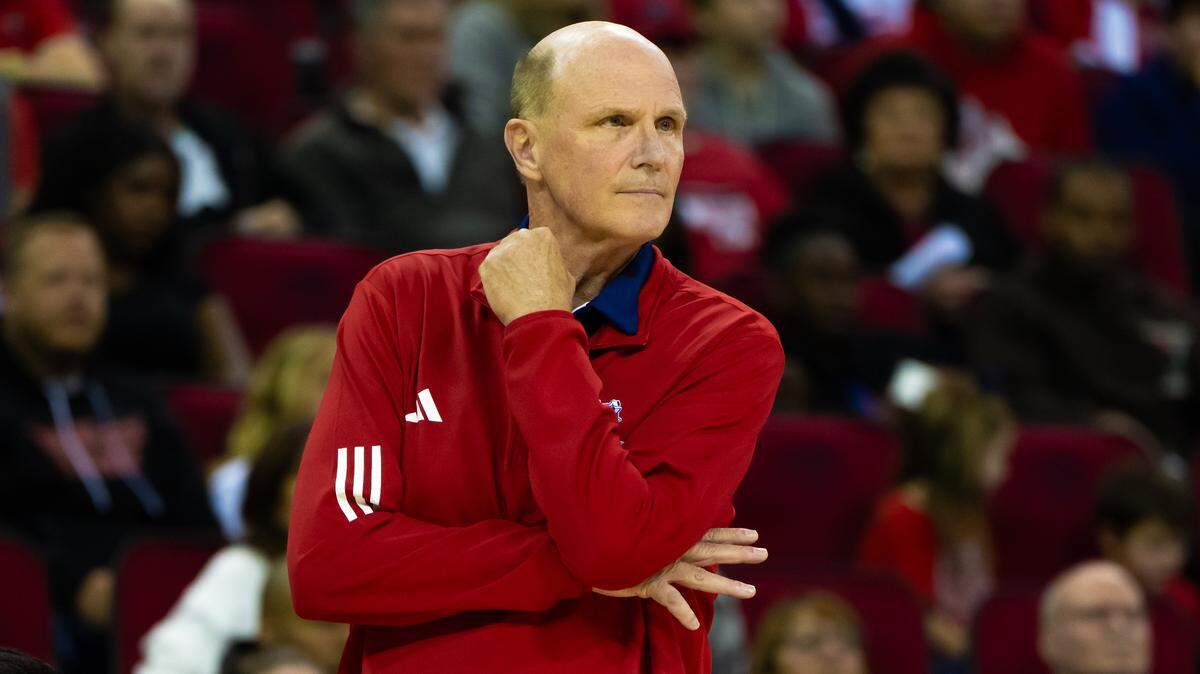 Fresno State men’s basketball coach Vance Walberg watches the Bulldogs rally to defeat Sacramento State 64-57 in their Nov. 8, 2024, season opener at Save Mart Center. Fresno State is 4-8 in Walberg’s first year heading into Mountain West play.