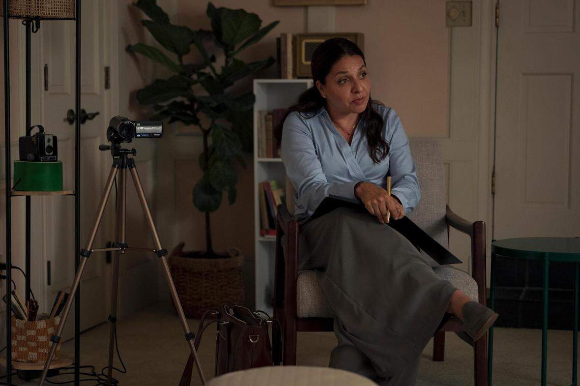 Verónica Falcón como la Dra. Soto en ‘Imaginary’ ahora en cines.