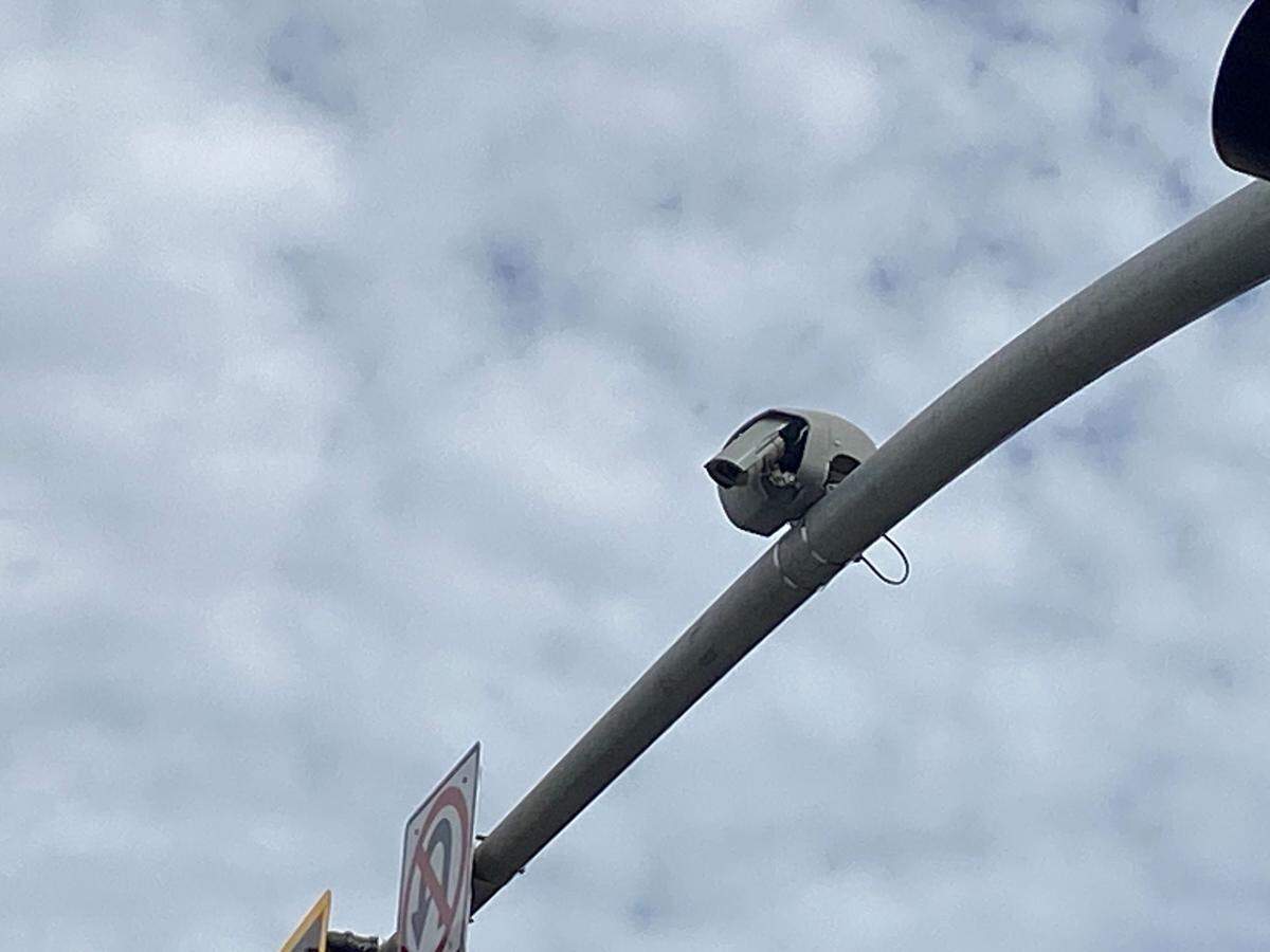 Though they may look like cameras, some of the devices on Fresno’s traffic light poles are there to detect traffic waiting for a light change, according to city staffers. One of those sensors can be seen at Cedar and Teague avenues on Oct. 25, 2024.