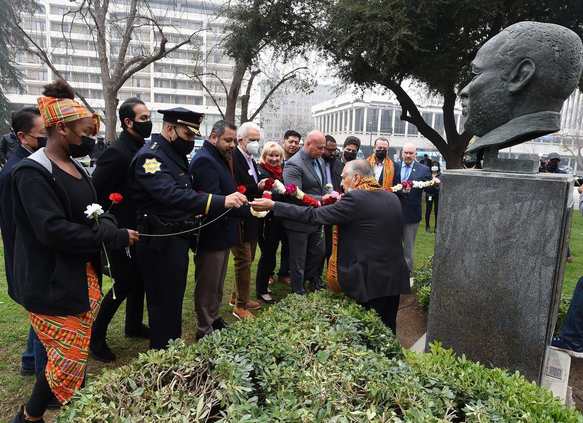Dr. Sudarshan Kapoor gives directions to dignitaries for laying the garland at the bust of Rev. Dr. Martin Luther King, Jr., during ceremonies to the kick off the 38th annual events to remember and honor the slain civil rights leader, at Courthouse Park, Friday Jan. 14, 2022.
