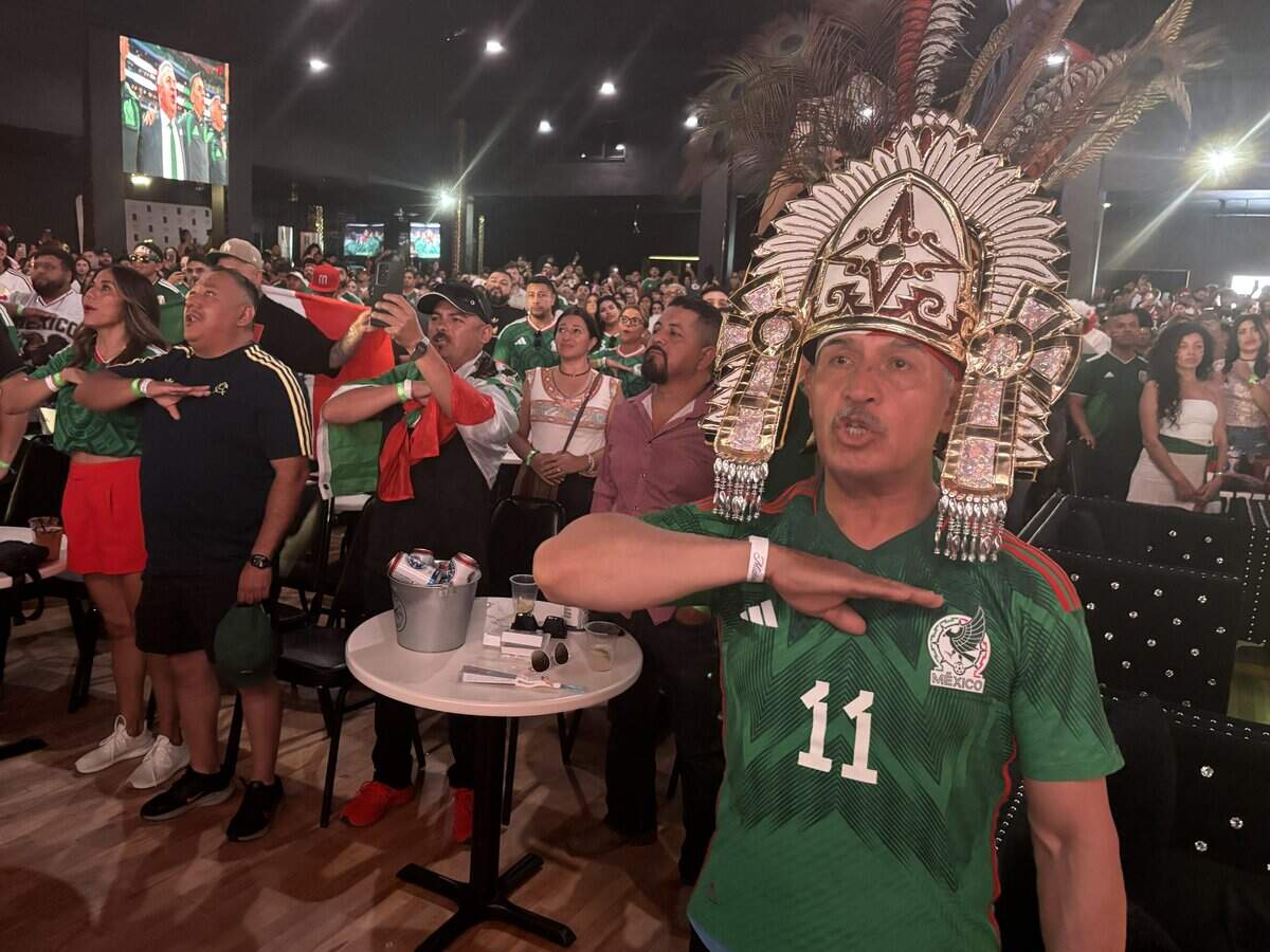 About 1,200 Mexico fans packed Fresno's Rainbow Ballroom to celebrate El Tri's 2-0 win over Ecuador as PVA Fresno cheered Julian Quinones and Raul Jimenez goals.