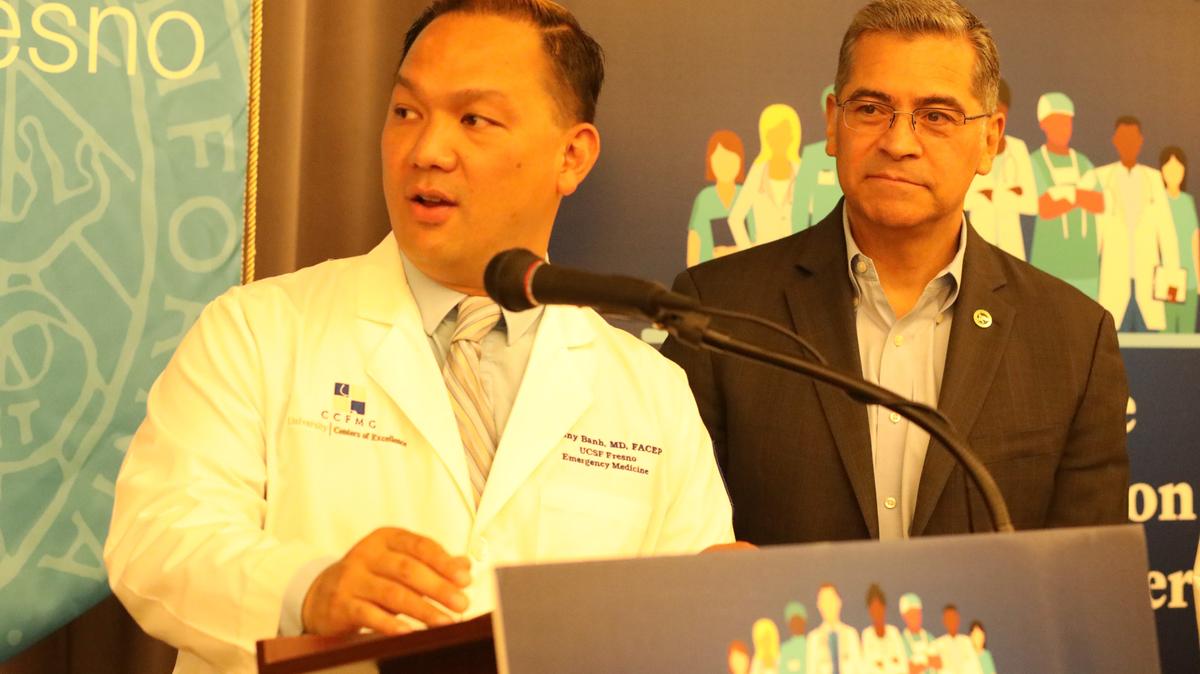 El doctor Kenny Banh –decano asistente de Educación Médica de Pregrado en UCSF Fresno, y director médico de la Clínica Móvil HeaL de UCSF Fresno– habló con el secretario de Salud y Servicios Humanos de Estados Unidos, Xavier Becerra, sobre la nueva asociación que ampliará el acceso a la atención anticonceptiva para los pobladores del Condado de Fresno.