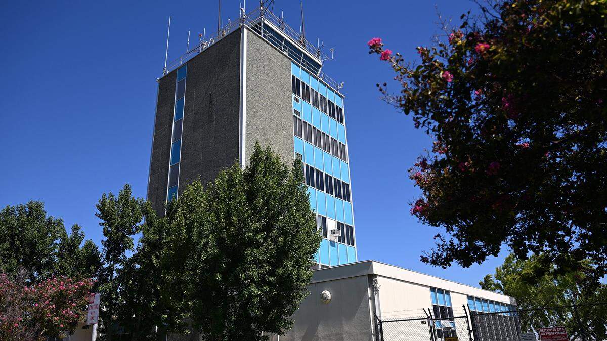The air traffic control tower at Fresno Yosemite International Airport is facing backlash after a proposed plan by the City of Fresno to demolish and rebuild it. Photographed Wednesday, Aug. 21, 2025 in Fresno.