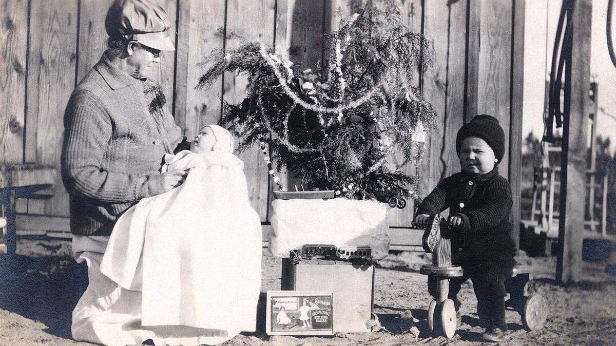 Winton was known as Merced Colony No. 2 when it was first settled. Pictured here is colonist Lucinda Rice and her grandchildren, Eleanor and Clifford Cassell Jr., at Christmas time in 1919.