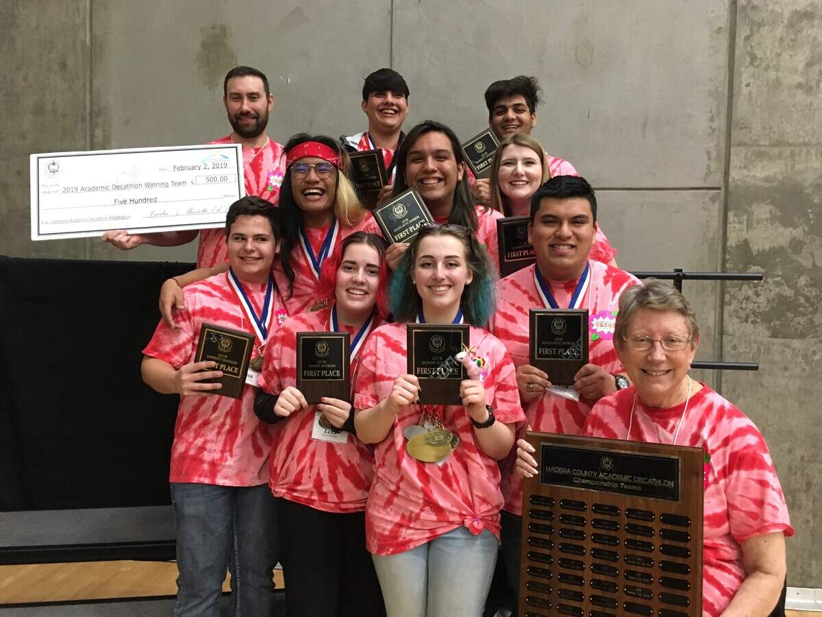 (Top Left to Righ): Coach Mark Storelli, Isaiah Yates, Gurpreet Dhesi; (Middle Row Left to Right) Brandon Nicolas, Jovanny Martinez, Kylie Farmer; (Bottom Left to Right) Eugene Nomicos, Emma McCluskey, Madison Ingraham, Alan Martinez, and Coach Libby Cross.
