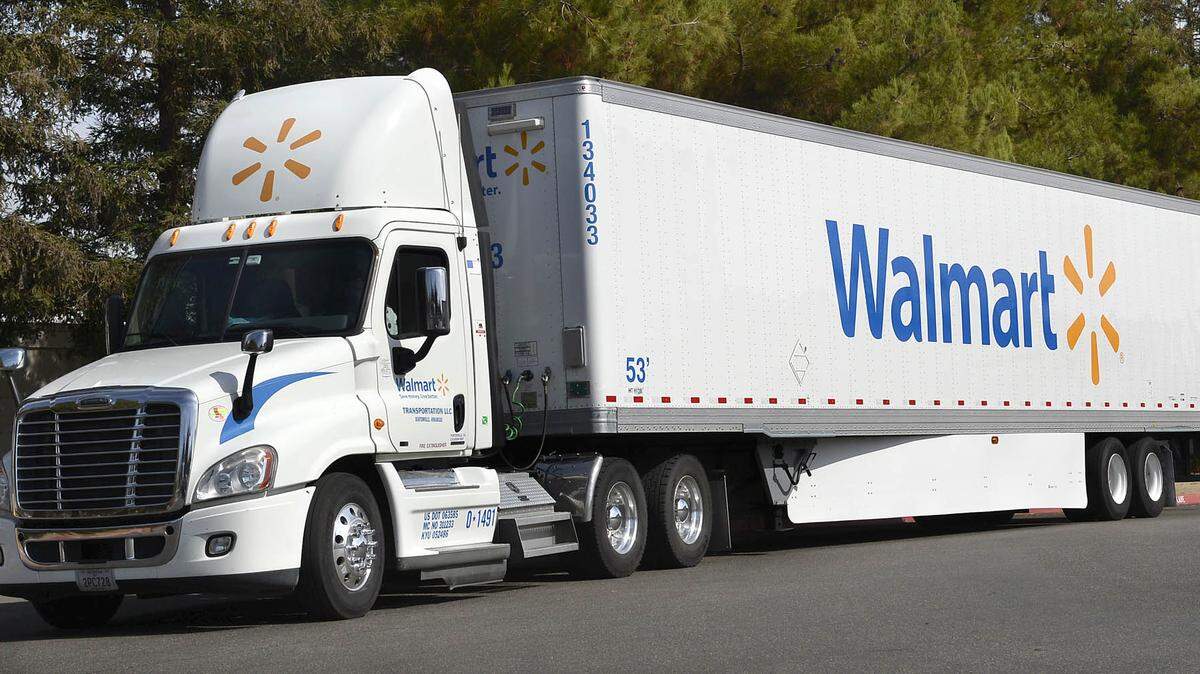 A Wal-Mart truck idles in the back of the Clovis store on Shaw Avenue on Oct. 17, 2014.