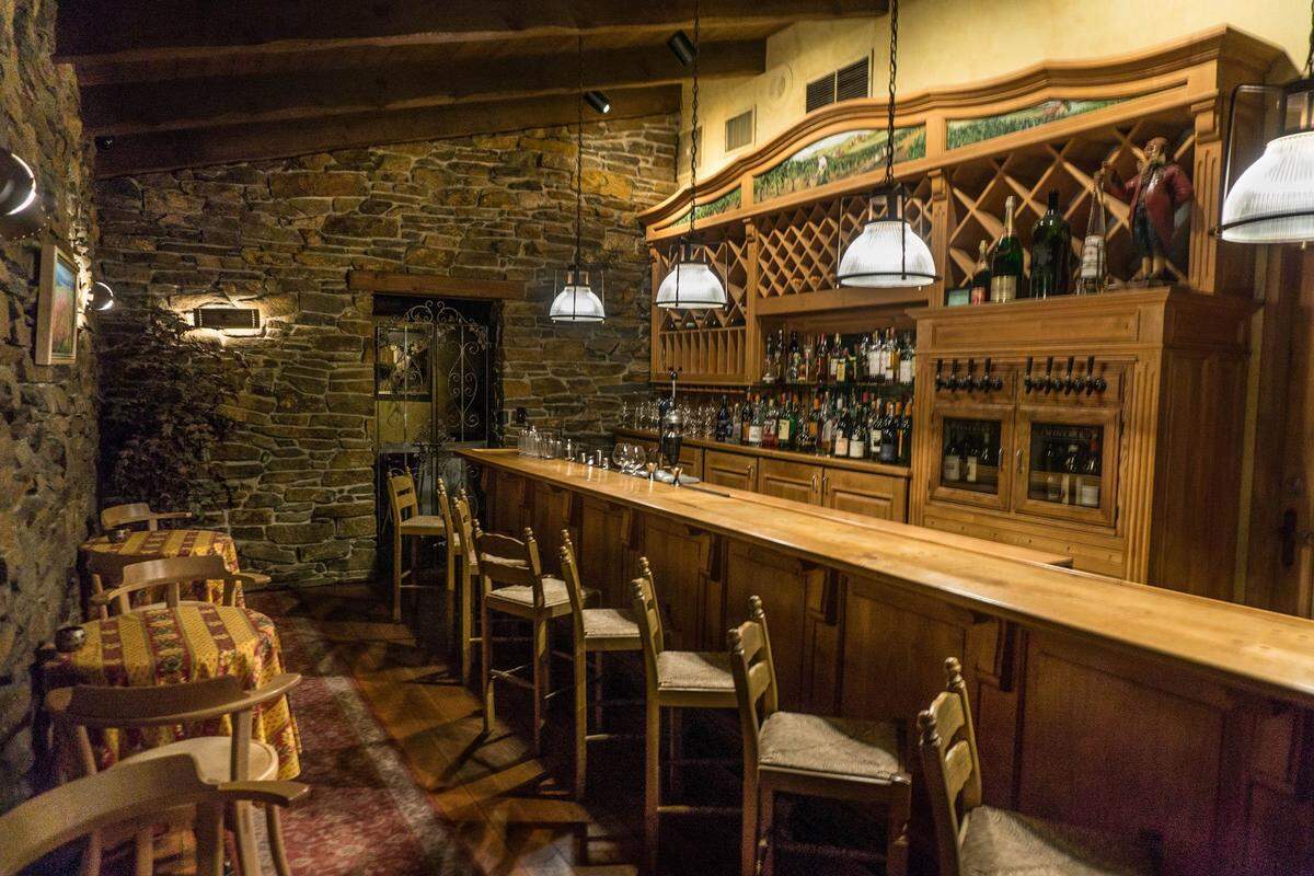 The Cellar Bar at The Elderberry House has reopened with an a la carte menu in Oakhurst.