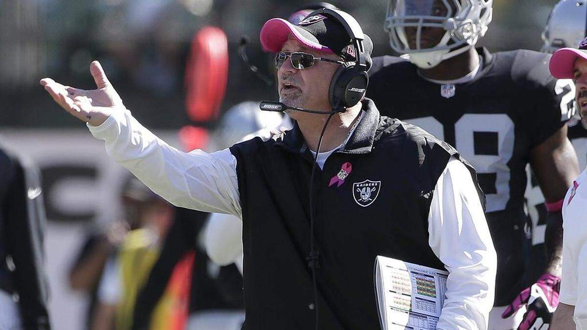 Tony Sparano, who was named the Oakland Raiders interim coach in 2014, died unexpectedly on Sunday. He was 56.