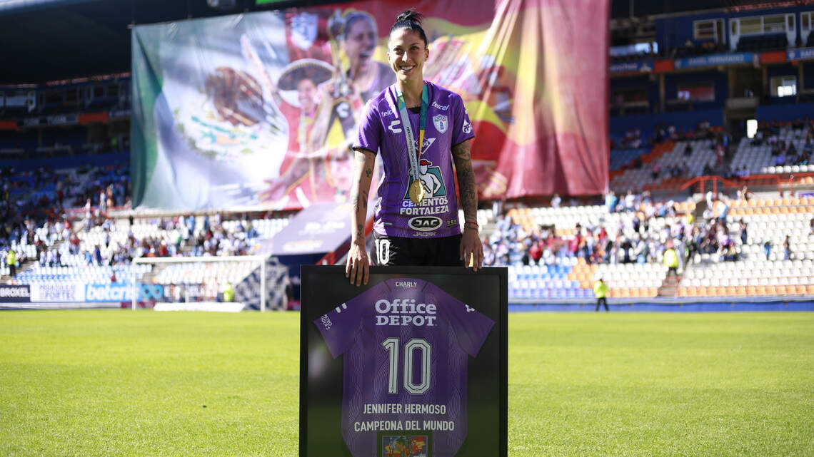 Jenni Hermoso reaparece como campeona mundial en el triunfo del Pachuca sobre las Pumas
