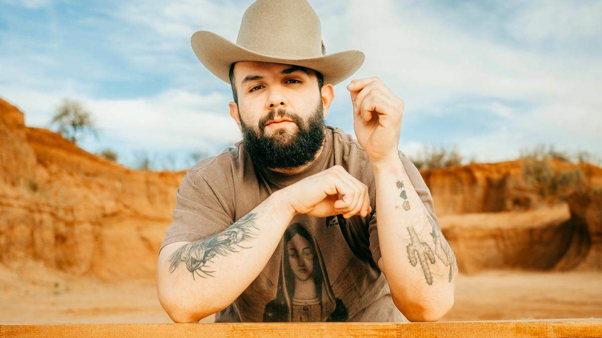 Fotografía cedida por Jesús Fernando MX donde aparece el cantante mexicano Carín León quien acaba de lanzar su cuarto álbum de estudio, ‘Boca chueca, vol. 1’.
