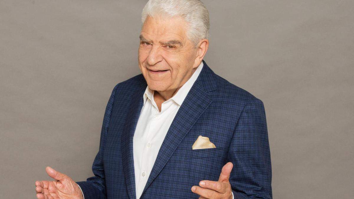 La docuserie limitada ‘Gigante’ no solo rinde homenaje al legado del programa de variedades ‘Sábado Gigante con Don Francisco’ y a su creador y protagonista Mario Kreutzberger, sino también a todos los hogares de habla hispana donde fue un componente esencial. 