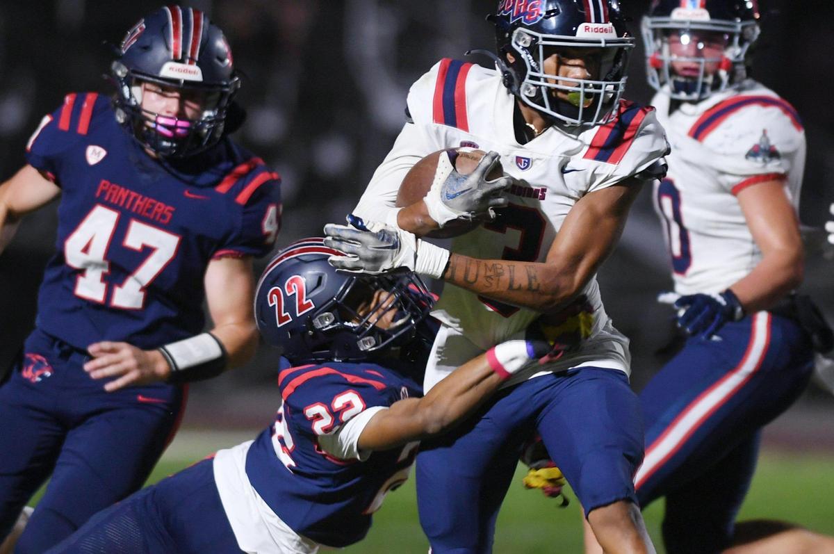 San Joaquin Memorial’s Landon Nesbitt, left, tries to tackle Garza’s London Alexander, right, in first quarter action Friday, Oct. 21, 2022 in Fresno.