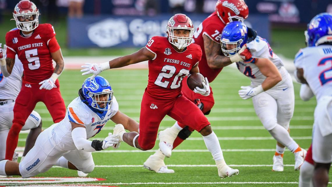 Fresno State’s Ronnie Rivers, center, takes the ball on a long run against Boise State in the first half of their game at Bulldog Stadium on Saturday, Nov. 6, 2021.