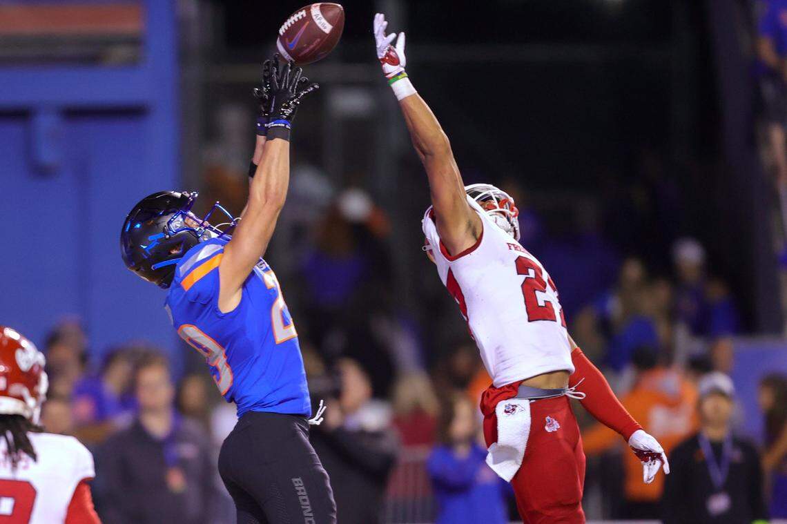 Fresno State defensive back LJ Early (27) tips the ball just above the hands of Boise State wide receiver Ben Ford (29) in the end zone during the first half of an NCAA college football game Saturday, Oct. 8, 2022, in Boise, Idaho. (AP Photo/Steve Conner)